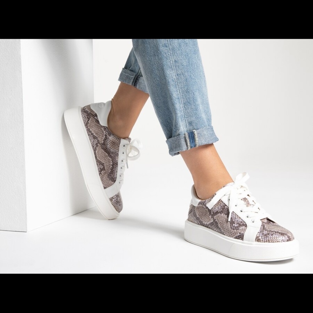 J Lo Jennifer Lopez Snakeskin Sneakers Pear Sorbet Angelique sz 9M